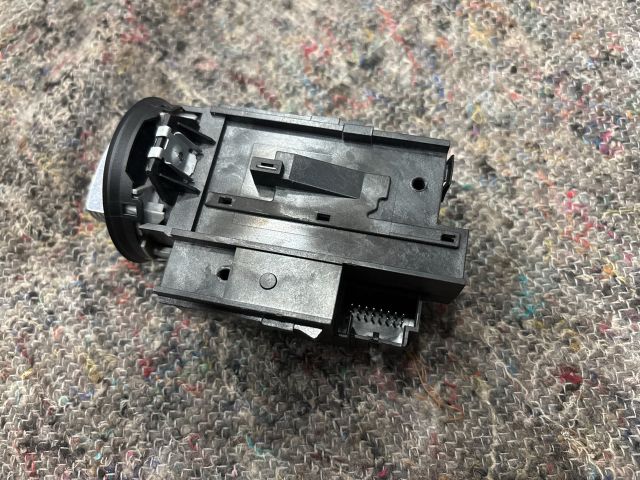 bontott VW PASSAT B6 Gyújtáskapcsoló Házzal