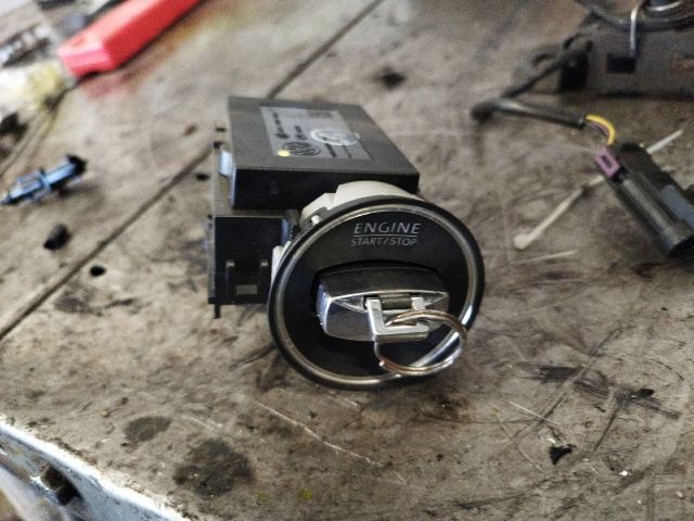 bontott VW PASSAT B6 Gyújtáskapcsoló Házzal