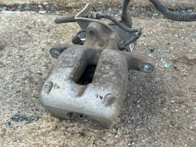 bontott VW PASSAT B6 Jobb hátsó Féknyereg Munkahengerrel