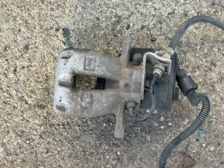 bontott VW PASSAT B6 Jobb hátsó Féknyereg Munkahengerrel