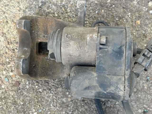 bontott VW PASSAT B6 Jobb hátsó Féknyereg Munkahengerrel