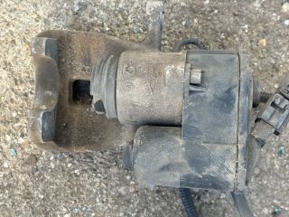 bontott VW PASSAT B6 Jobb hátsó Féknyereg Munkahengerrel