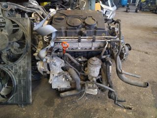 bontott VW PASSAT B6 Motor (Fűzött blokk hengerfejjel)