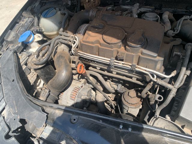 bontott VW PASSAT B6 Motor (Fűzött blokk hengerfejjel)