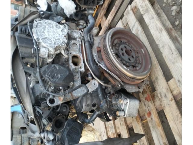 bontott VW PASSAT B6 Motor (Fűzött blokk hengerfejjel)