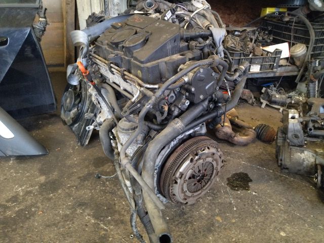 bontott VW PASSAT B6 Motor (Fűzött blokk hengerfejjel)