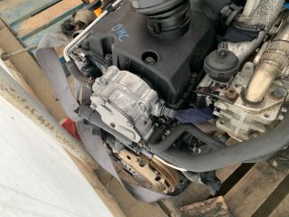 bontott VW PASSAT B6 Motor (Fűzött blokk hengerfejjel)
