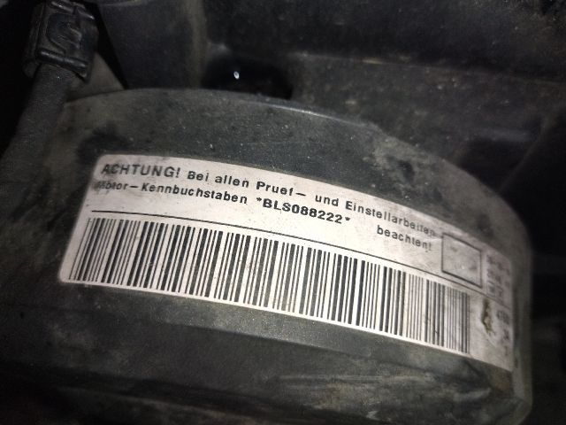 bontott VW PASSAT B6 Motor (Fűzött blokk hengerfejjel)