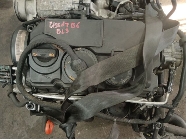 bontott VW PASSAT B6 Motor (Fűzött blokk hengerfejjel)