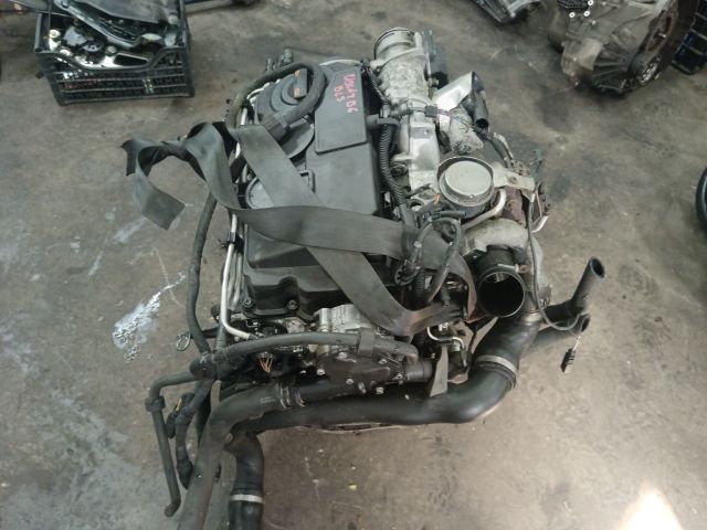 bontott VW PASSAT B6 Motor (Fűzött blokk hengerfejjel)