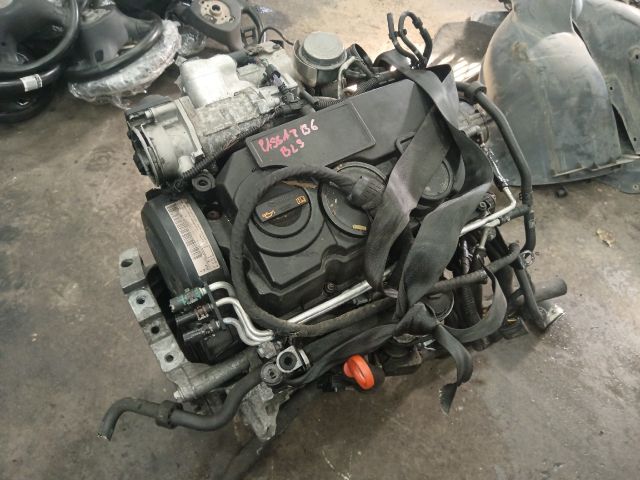 bontott VW PASSAT B6 Motor (Fűzött blokk hengerfejjel)