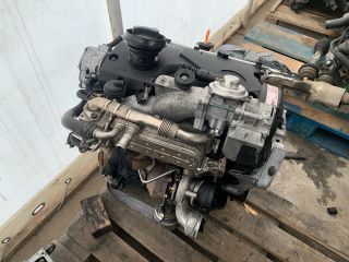 bontott VW PASSAT B6 Motor (Fűzött blokk hengerfejjel)