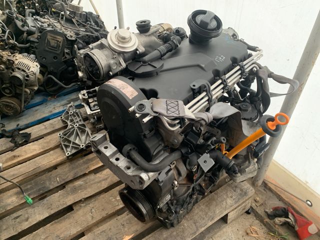 bontott VW PASSAT B6 Motor (Fűzött blokk hengerfejjel)