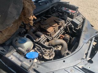 bontott VW PASSAT B6 Motor (Fűzött blokk hengerfejjel)