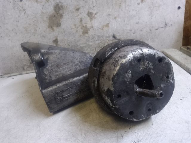 bontott VW PASSAT B6 Motor Tartó Bak (Fém)