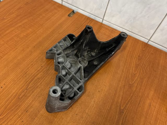 bontott VW PASSAT B6 Motor Tartó Bak (Fém)