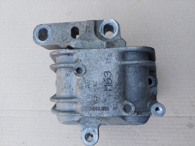 bontott VW PASSAT B6 Motor Tartó Bak Jobb