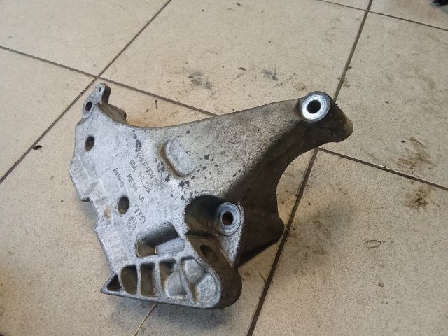 bontott VW PASSAT B6 Motor Tartó Bak (Pozíciófüggetlen)