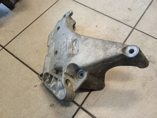 bontott VW PASSAT B6 Motor Tartó Bak (Pozíciófüggetlen)