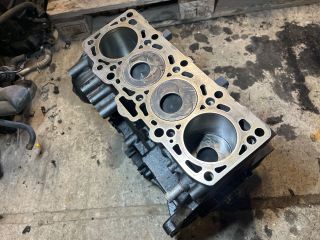 bontott VW PASSAT B6 Motorblokk (Fűzött)