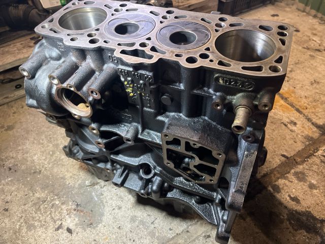 bontott VW PASSAT B6 Motorblokk (Fűzött)