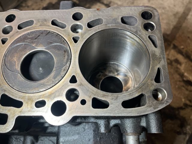 bontott VW PASSAT B6 Motorblokk (Fűzött)