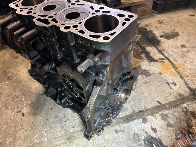 bontott VW PASSAT B6 Motorblokk (Fűzött)