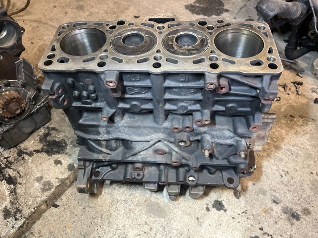bontott VW PASSAT B6 Motorblokk (Fűzött)