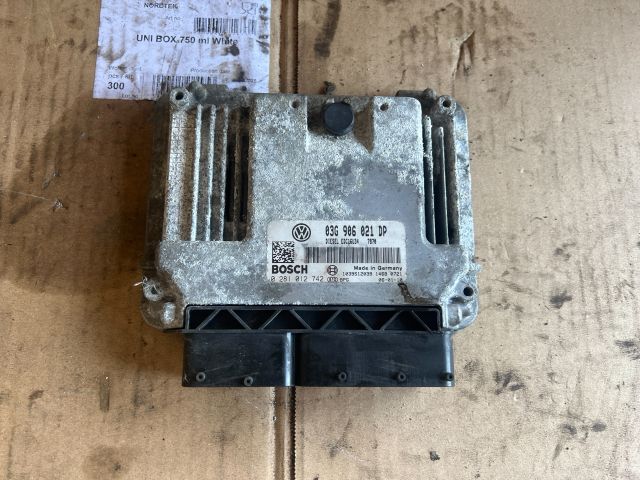 bontott VW PASSAT B6 Motorvezérlő