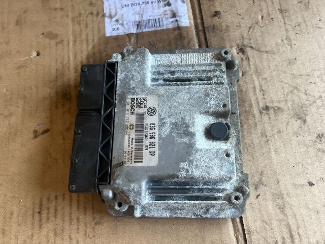 bontott VW PASSAT B6 Motorvezérlő