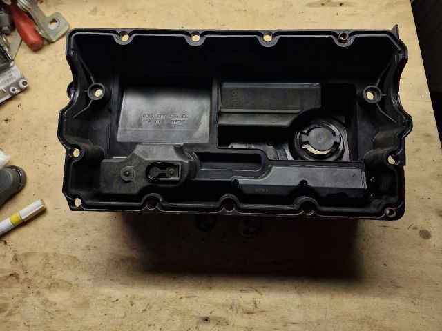 bontott VW PASSAT B6 Szelepfedél