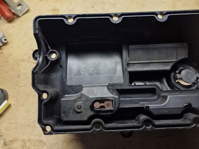 bontott VW PASSAT B6 Szelepfedél