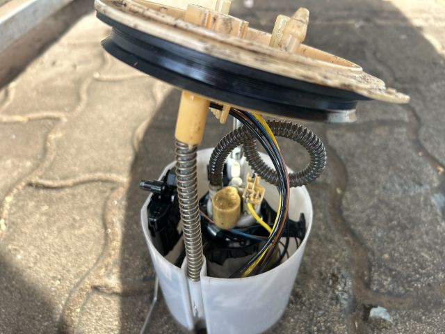 bontott VW PASSAT B6 Üzemanyag Szivattyú