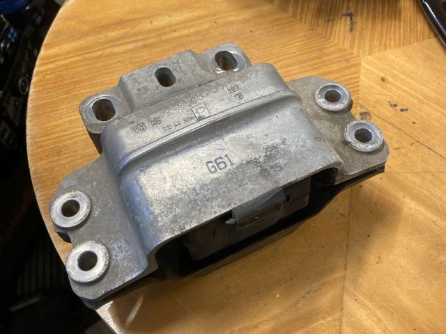 bontott VW PASSAT B6 Váltó Tartó Bak (Pozíciófüggetlen)