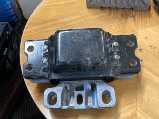 bontott VW PASSAT B6 Váltó Tartó Bak (Pozíciófüggetlen)