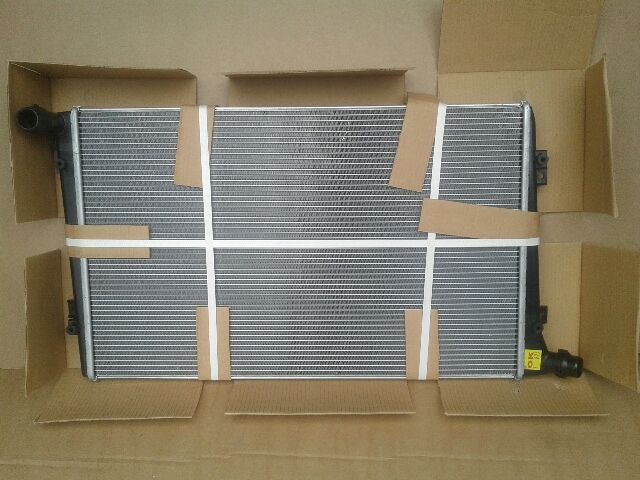 bontott VW PASSAT B6 Vízhűtő Radiátor (Nem klímás)