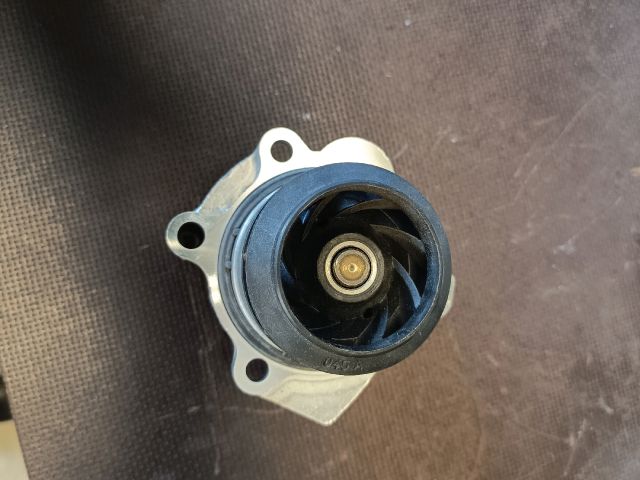 bontott VW PASSAT B6 Vízpumpa