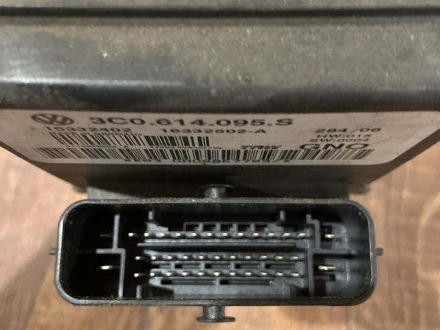 bontott VW PASSAT B6 ABS Kocka