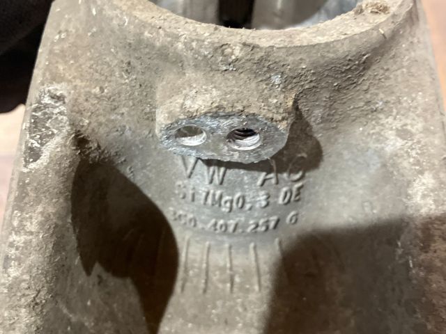 bontott VW PASSAT B6 Bal első Csonkállvány Kerékaggyal