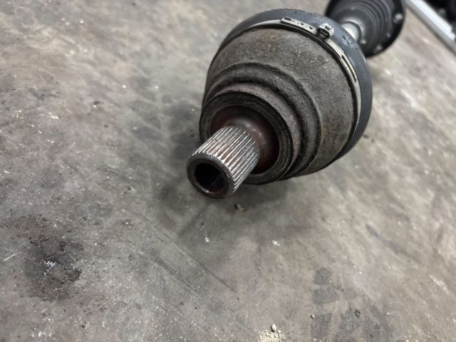 bontott VW PASSAT B6 Bal Féltengely