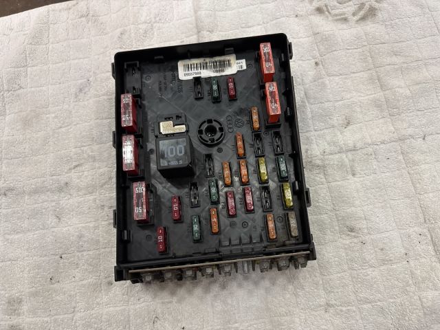 bontott VW PASSAT B6 Biztosítéktábla Motortér