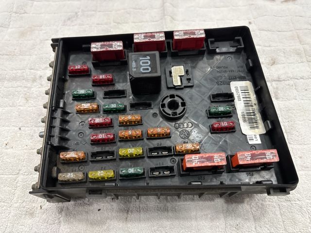 bontott VW PASSAT B6 Biztosítéktábla Motortér