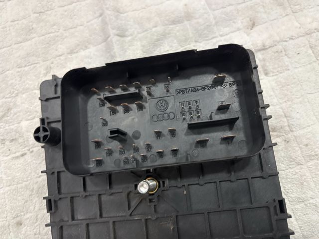 bontott VW PASSAT B6 Biztosítéktábla Motortér