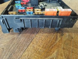 bontott VW PASSAT B6 Biztosítéktábla Motortér