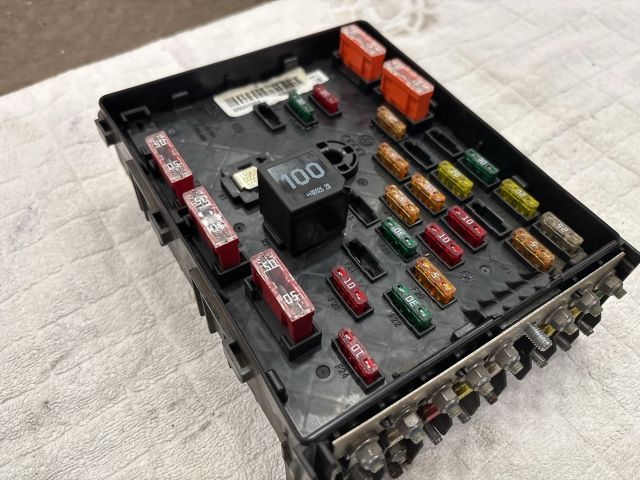 bontott VW PASSAT B6 Biztosítéktábla Motortér