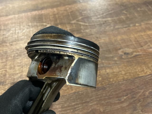 bontott VW PASSAT B6 Dugattyú és Hajtókar