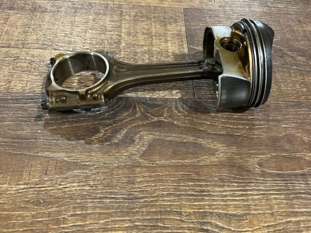 bontott VW PASSAT B6 Dugattyú és Hajtókar