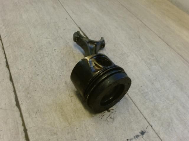 bontott VW PASSAT B6 Dugattyú