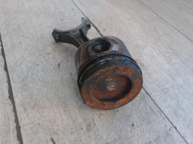 bontott VW PASSAT B6 Dugattyú