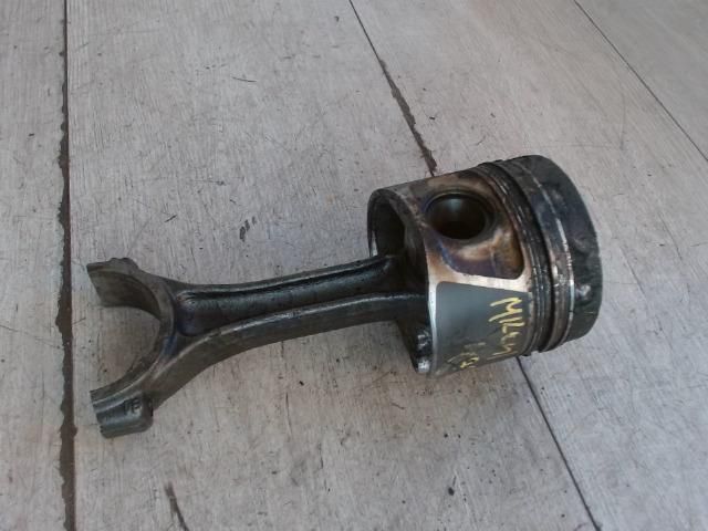 bontott VW PASSAT B6 Dugattyú